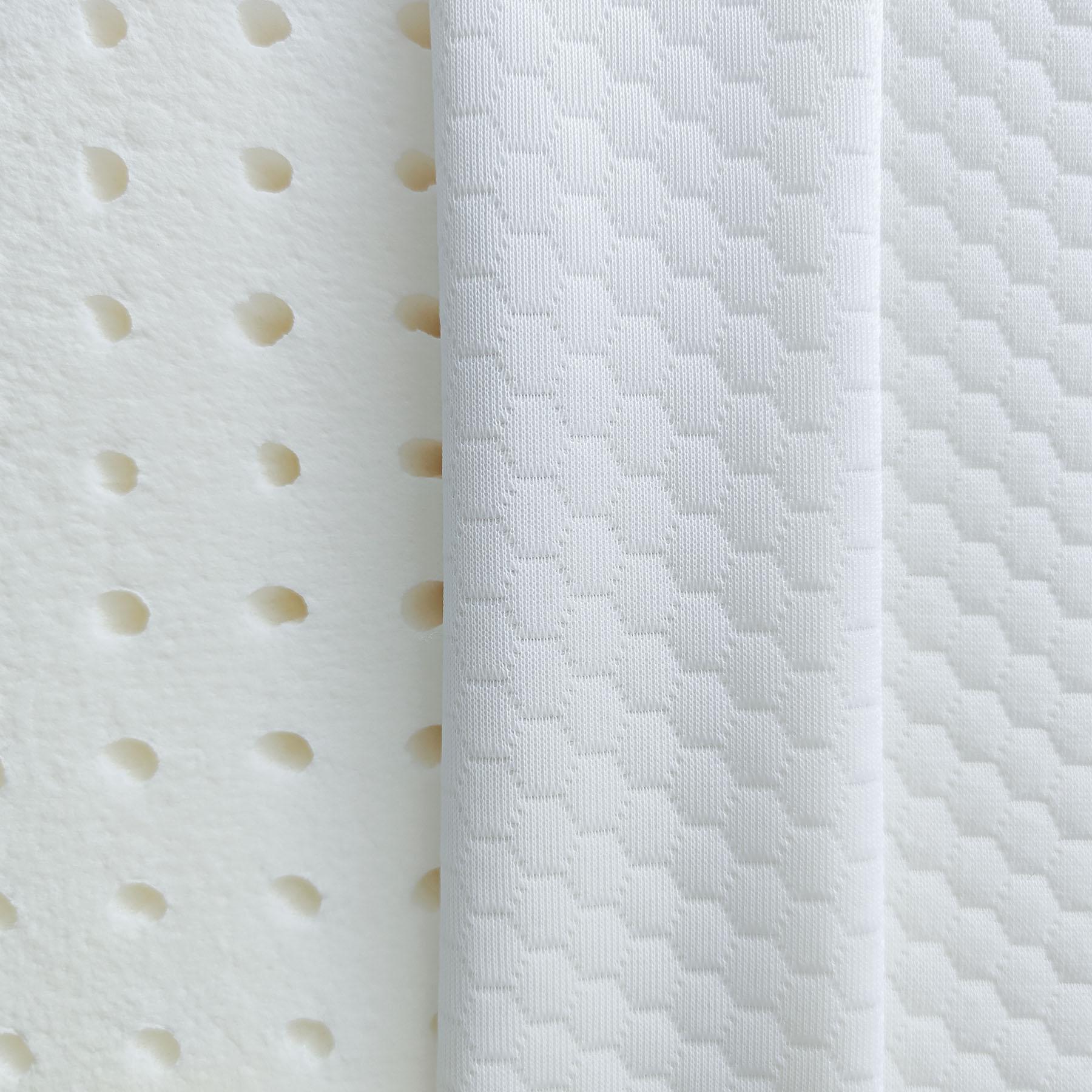 Dettaglio della superficie del cuscino cervicale Memo in memory foam di Beliamo, progettato per offrire comfort e supporto ergonomico